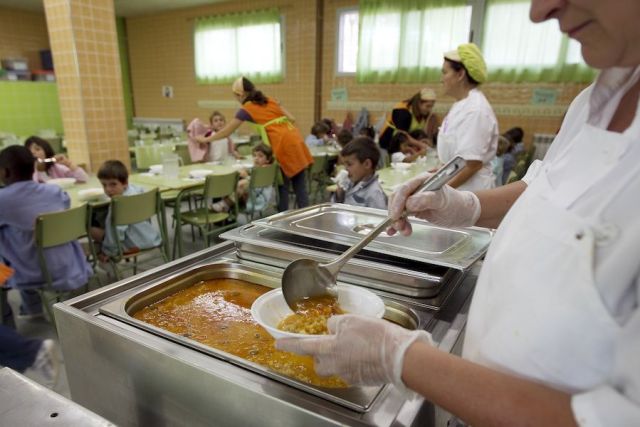 Educational practices regarding food at school refectories and kindergarten