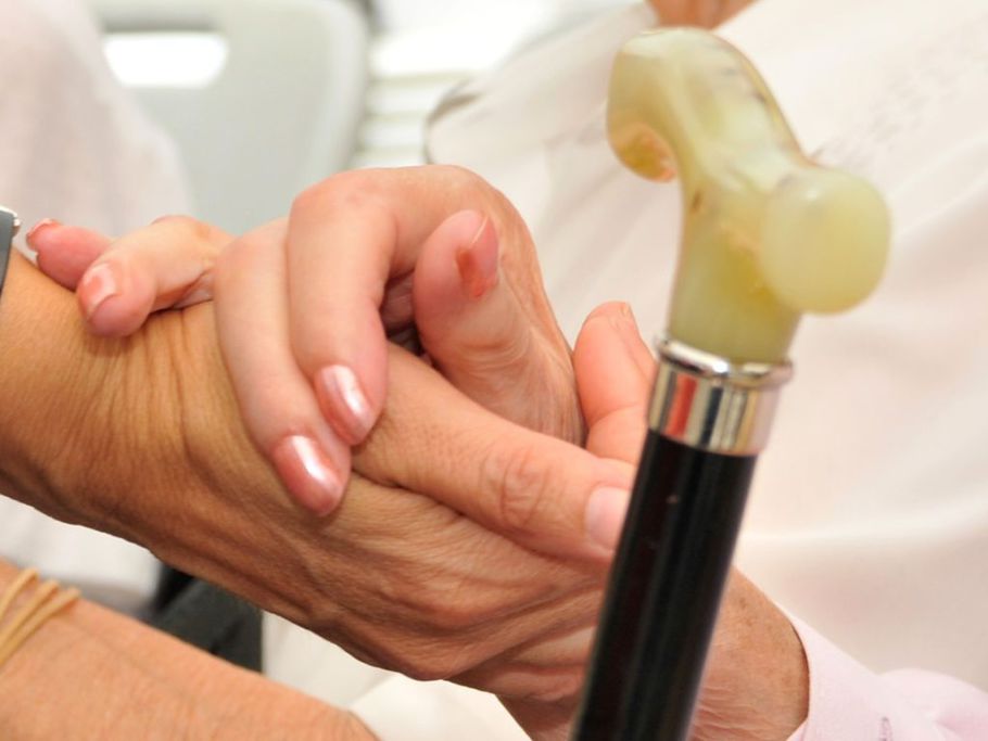 Guia per fer front als maltractaments a les persones grans del Berguedà